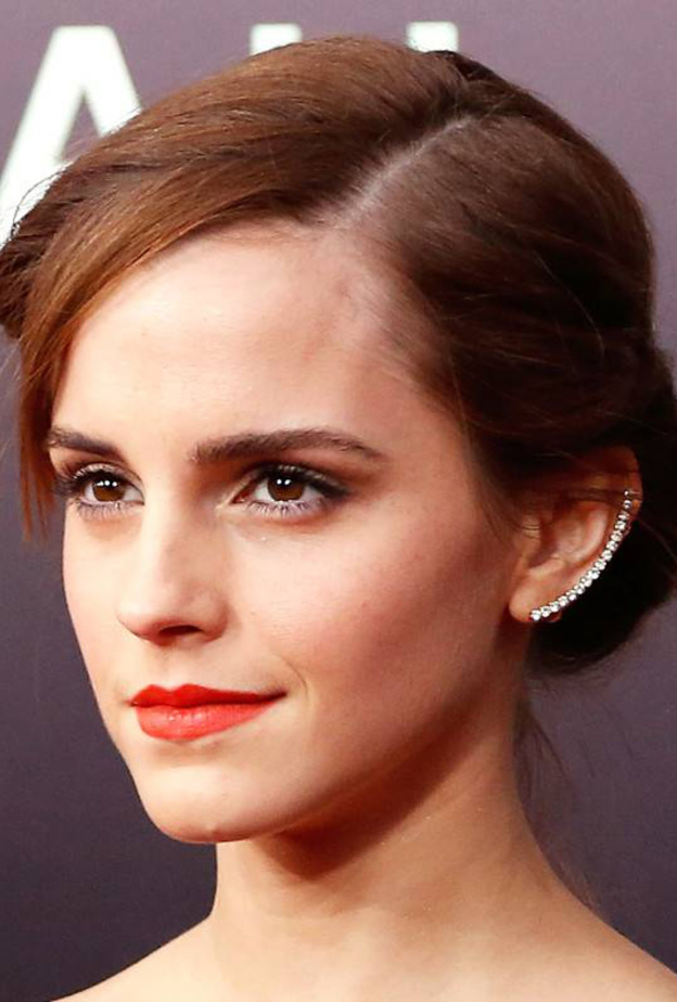 ايما واتسون بأقراط ناعمة من أنيتا كو Anita Ko