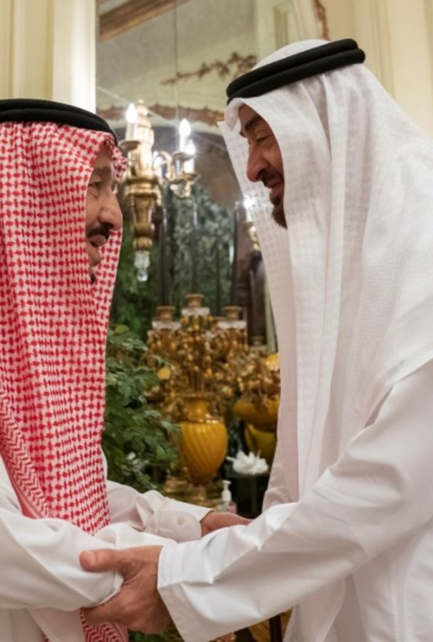 خادم الحرمين الشريفين والشيخ محمد بن زايد آل نهيان بحضور ولي العهد السعودي الأمير محمد بن سلمان 