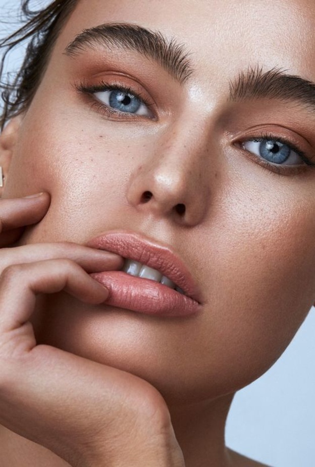 درجات البرونزي للعيون الزرقاء