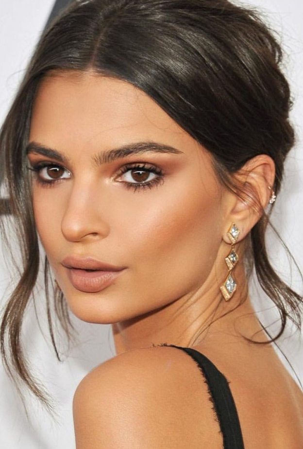 أجمل مكياج عيون برونزي بأسلوب إميلي