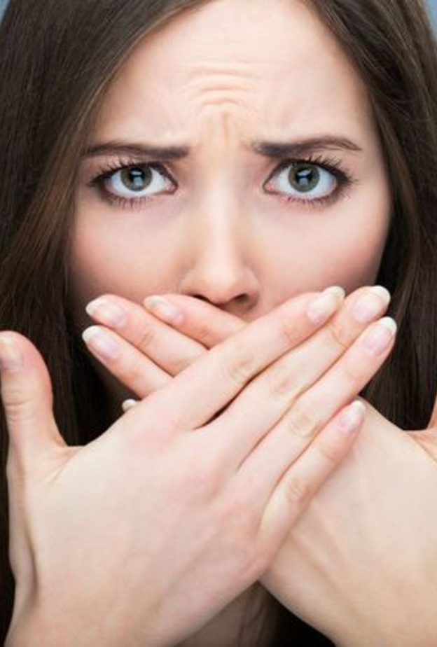 اسباب رائحة الفم الكريهه وطرق التغلب عليها بالمنزل