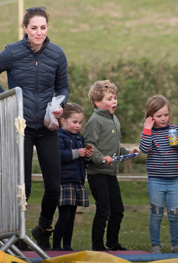أحدث ظهور لدوقة كمبريدج وطفليها في نزهة عائلية
