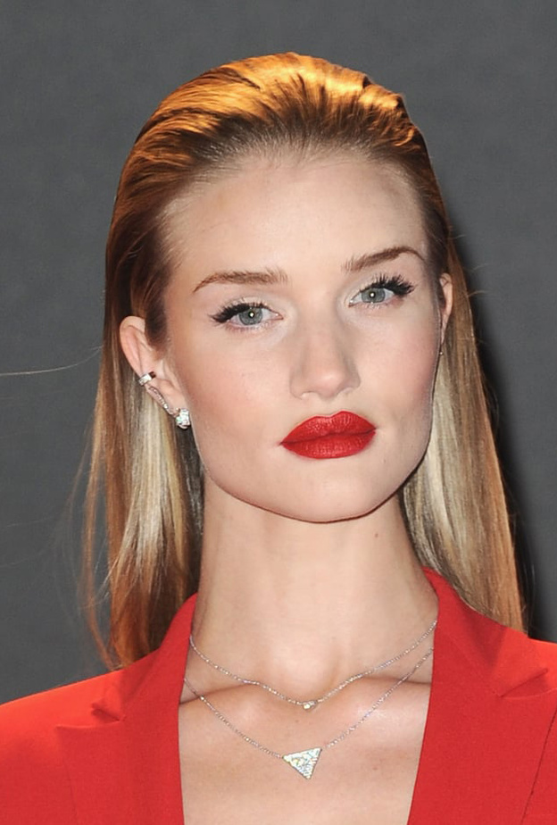 روزي هنتنغتون ترتدي أقراط لورين شوارتز Lorraine Schwartz