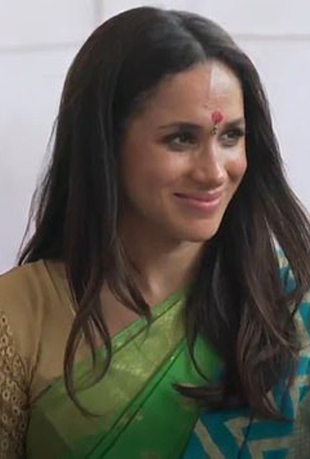 ميغان ماركل ترتدي الساري الهندي الأخضر