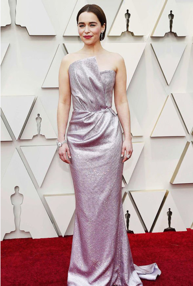 إطلالة أنيقة في حفل الغولدن غلوب من توقيع PROENZA SCHOULER