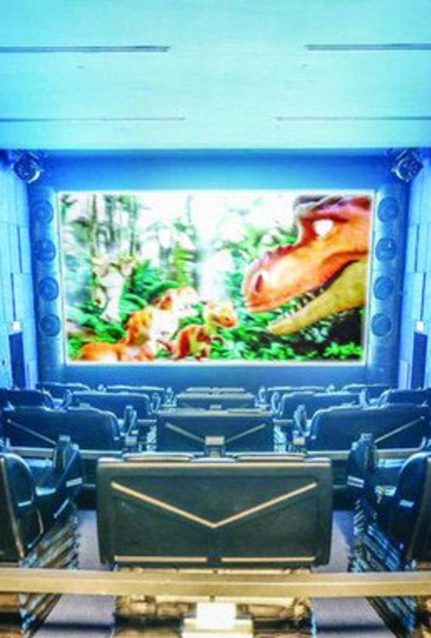  تتميز القاعة بتقنية متطورة ومبتكرة