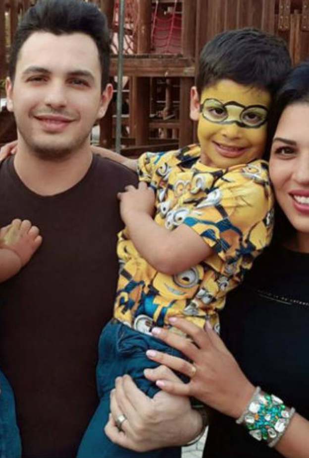 أحمد إبراهيم مع اسرته