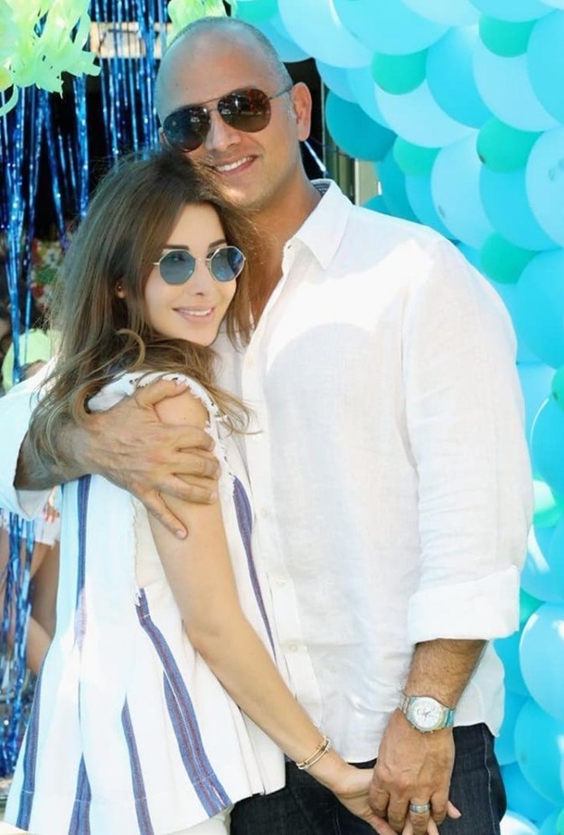 نانسي عجرم تنشر صورة لزوجها وهو يرتدي ملابسها