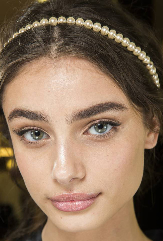 أفضل ماسكرا لتطويل الرموش وتكثيفها في صيف 2019