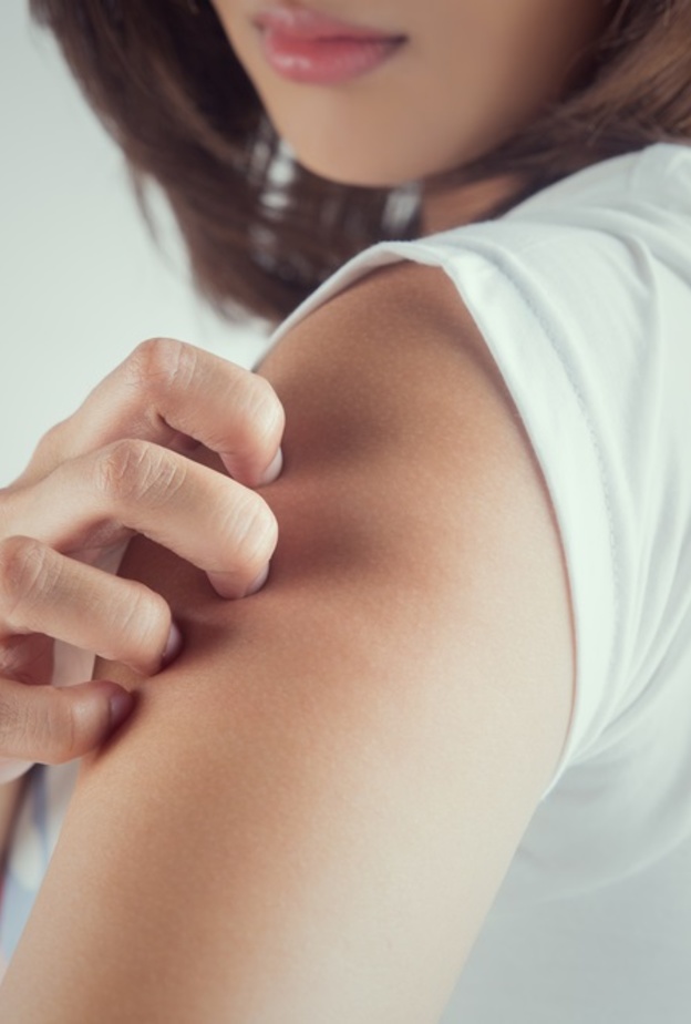 اعراض نقص فيتامين د على الجلد