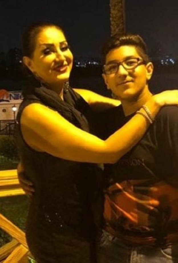 وفاء عامر وابنها