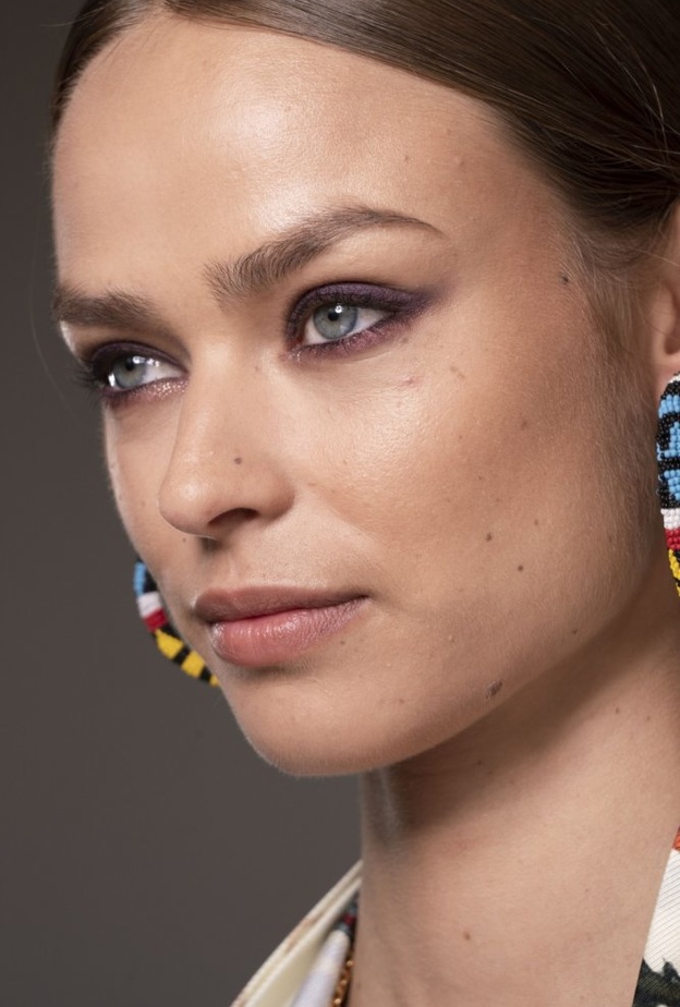 ادمجي لونين من الظلال بهذه الطريقة