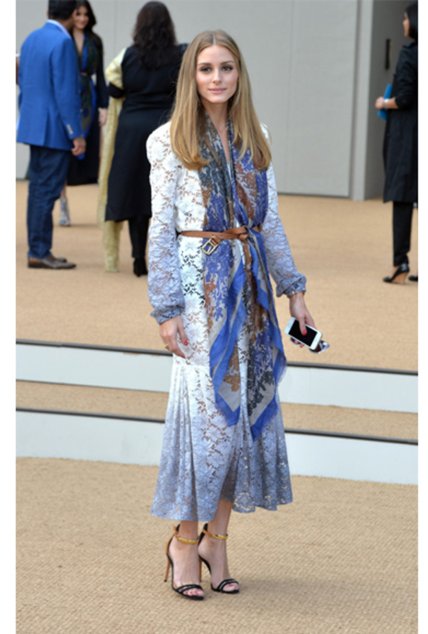 سكارف فورمال من Alexander McQueen 