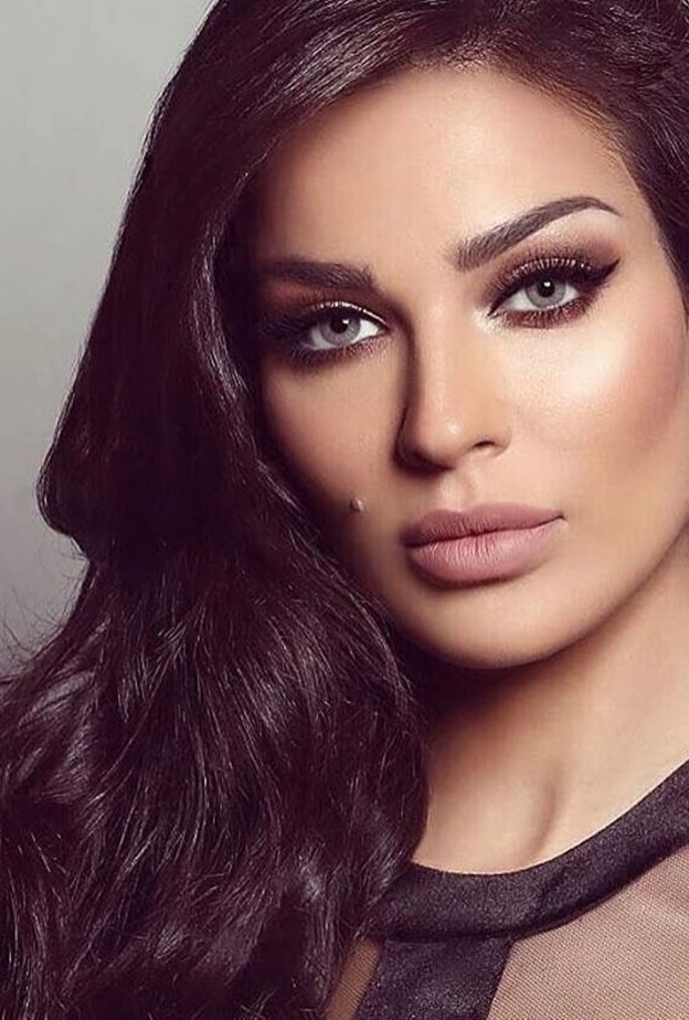 الفنانة أحلام من قبل وبعد خضوعها لعملية تكبير الشفاه