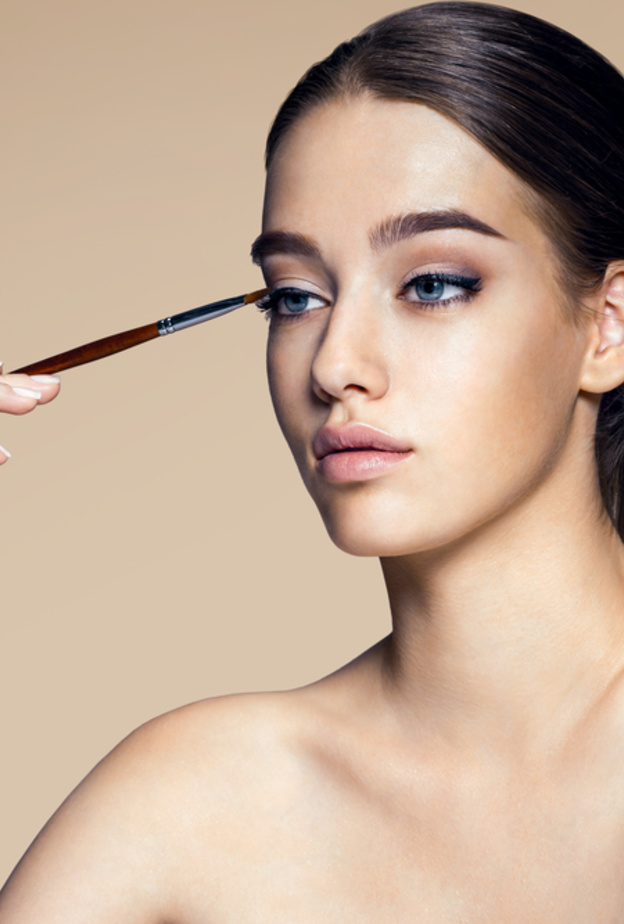 اجعلي مكياج عيونك يدوم طوال اليوم