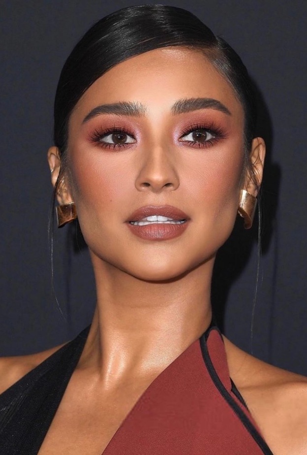  أبرز إطلالات جمالية مستوحاة من شاي