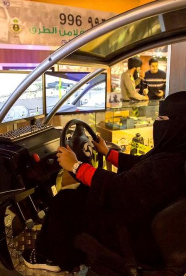 طرق التقديم في مدارس تعليم القيادة للنساء