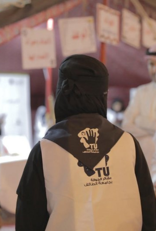 استعراض الطالبات لأنشطة الفرقة