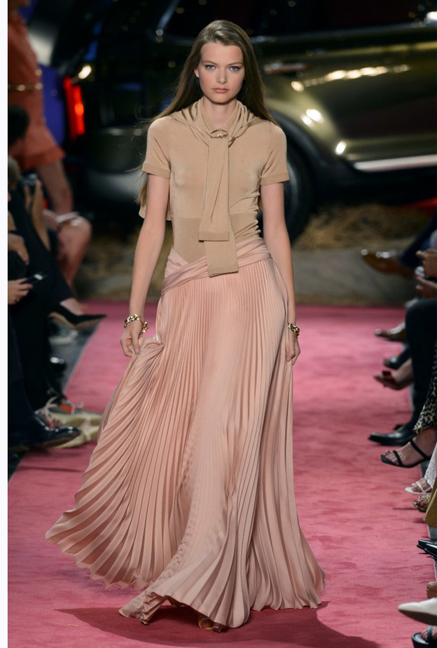 البليزر والشورت لإخفاء الأرداف من Luisa Spagnoli