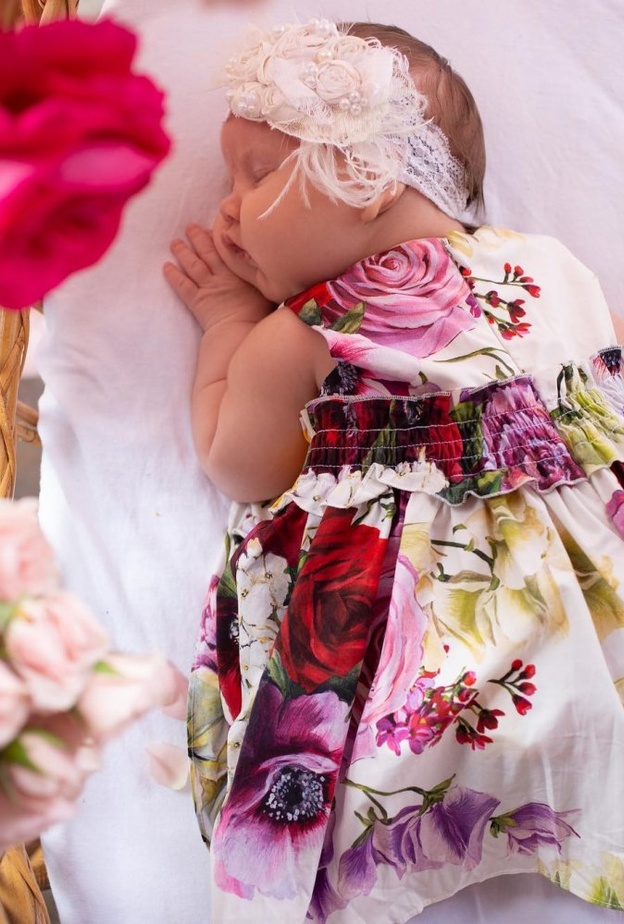 جيسيكا سمبسون تظهر وجه طفلتها برايدي لأول مرة عبر صفحتها على انستقرام