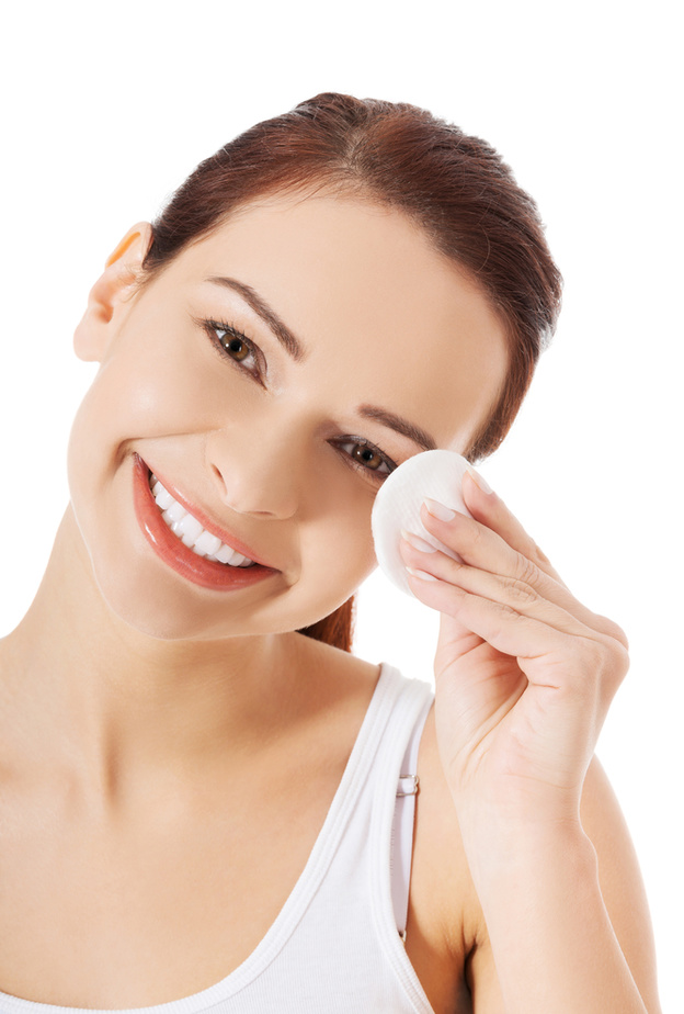 تعرفي على كيفية ازالة المكياج بالطرق الطبيعية