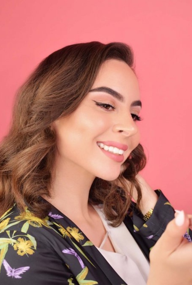 اخطفي الأنظار بحاجبين ساحرين في عطلة نهاية الأسبوع مع مستحضرات Benefit