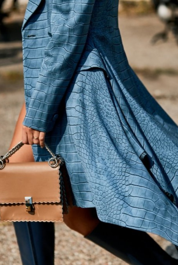 حقيبة clutch بلون havane