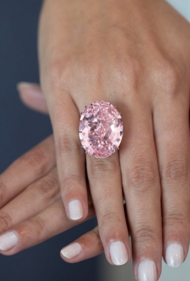 الماسات الوردية هي الأكثر غموضا