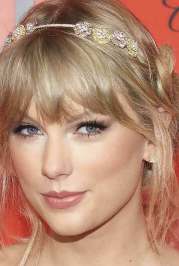 Emilia Clarke بإطلالة جمالية بسيطة