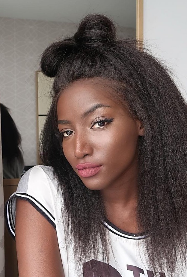 عبير سندر وزوجها يسافران الى سنغافورة