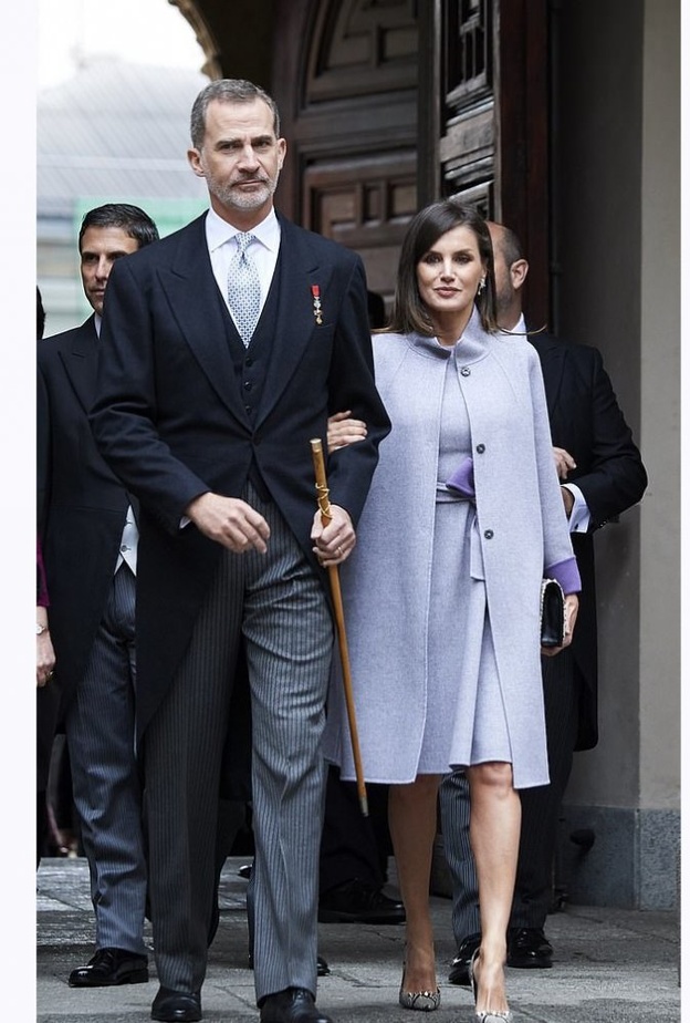  إطلالة ليتيزيا ملكة إسبانيا في غاية الأناقة باللون الارجواني