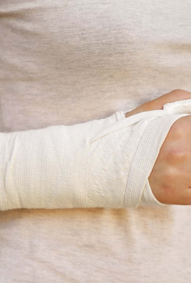 الفرق بين شرخ العظام وكسرها وطرق علاج كل منهما