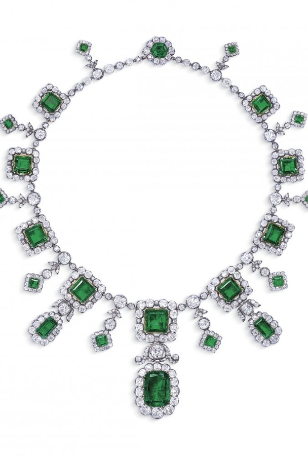 تاج نادر من الزبرجد والألماس من فابرجيه، 1904