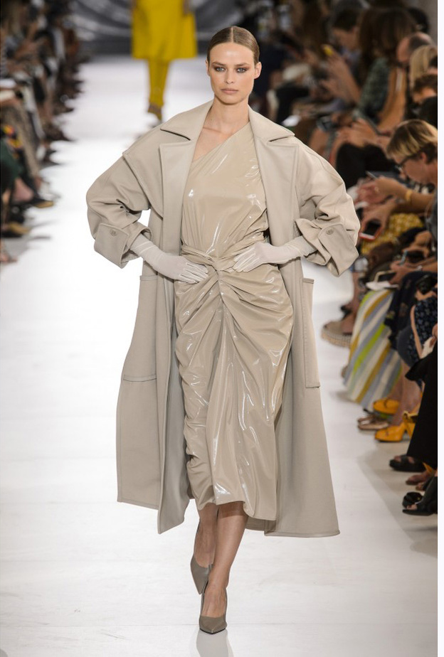  إطلالة جميلة من Max Mara