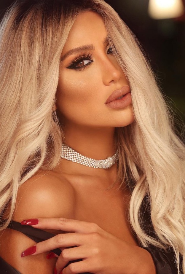  تختار مايا الكونتور الحاد