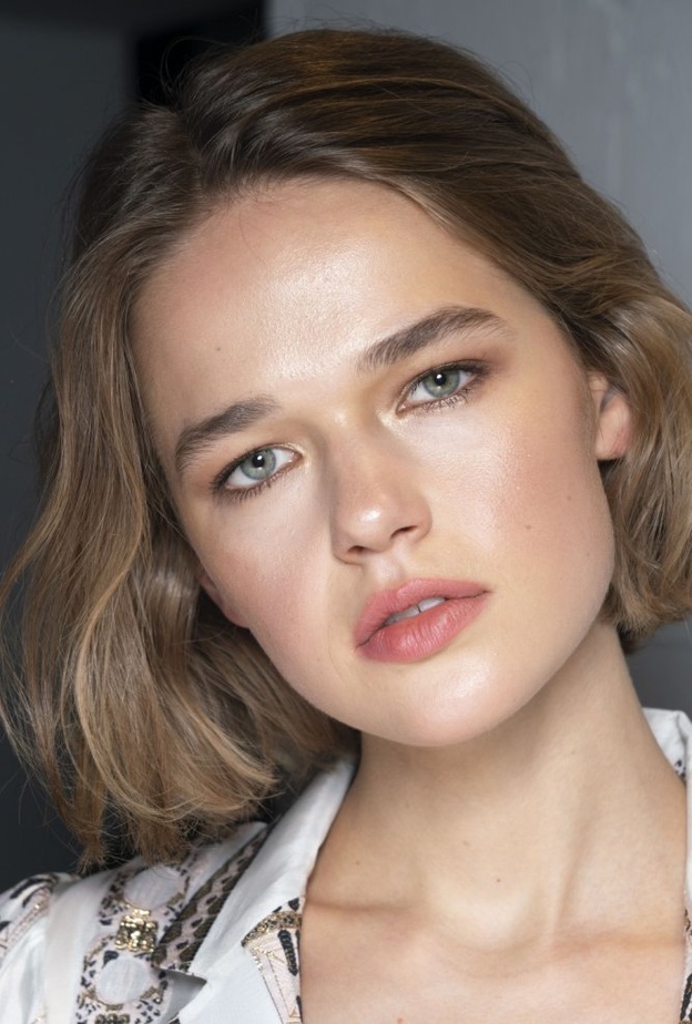 البلاشر يضيف لمسة أنثوية واضحة على البشرة