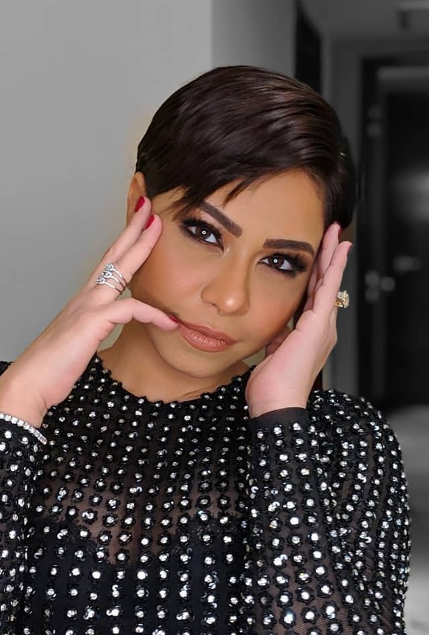 مايا دياب غيرت من لون شعرها الى البرونزي