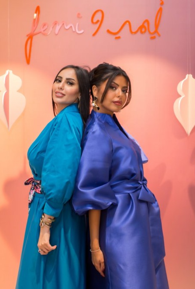 إطلالات راقية بألوان وخامات فخمة من فيمي 