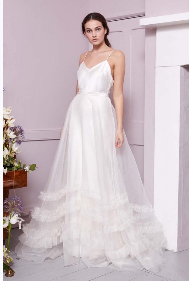 موديل متناغم مع قوام العروس- مجموعة ربيع صيف 2020 HALFPENNY LONDON فساتين زفاف