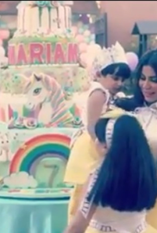 احتفال كبير من حليمة بولند مع ابنتيها