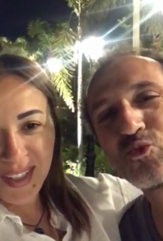 شريف مدكور فى أول ظهور له يقبل الجمهور