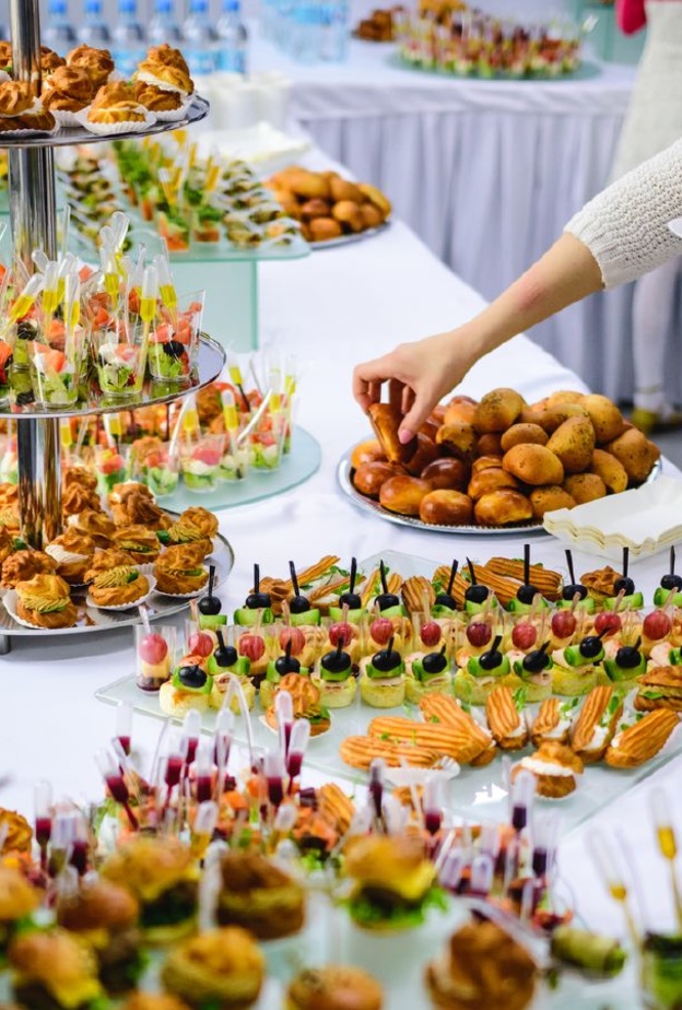 حددي ميزانية الصالة وديكورها