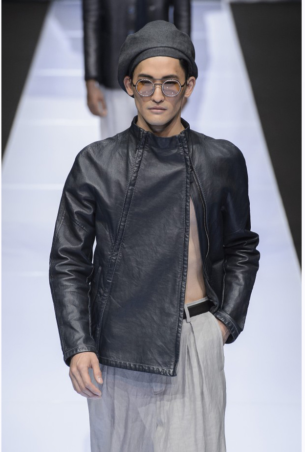 جاكيت جلد أحمر من Balmain