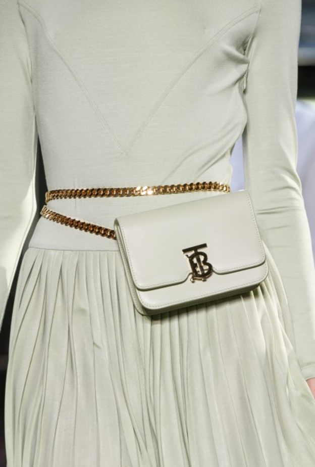 حقيبة خصر عصرية من Escada