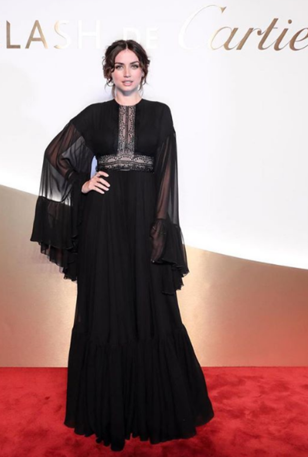 إطلالة عصرية من توقيع Mary Katrantzou