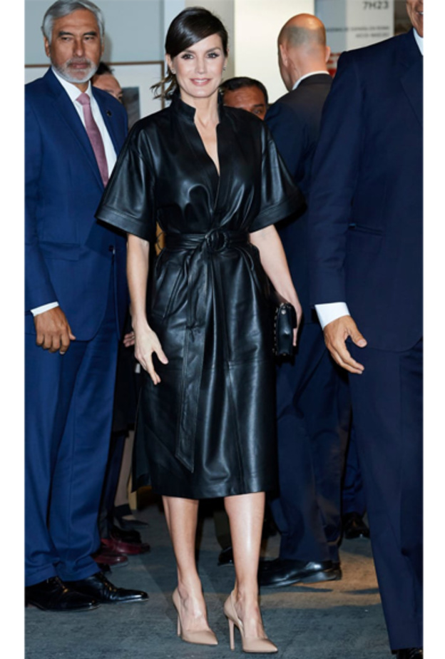 اختارت الأميرة بياتريس اطلالة عصرية من الجلد