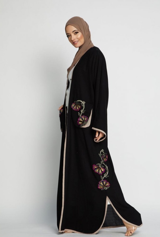 تصميم شبابي وعصري بتطريزات بسيطة من تاء مربوطة