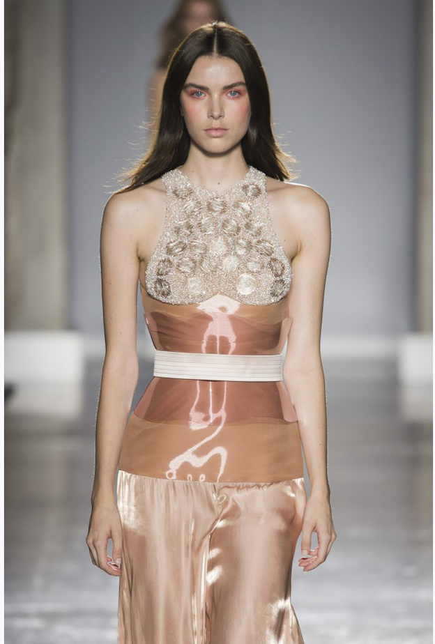 القسم الأعلى من الفستان بلاستيك شفاف من Genny