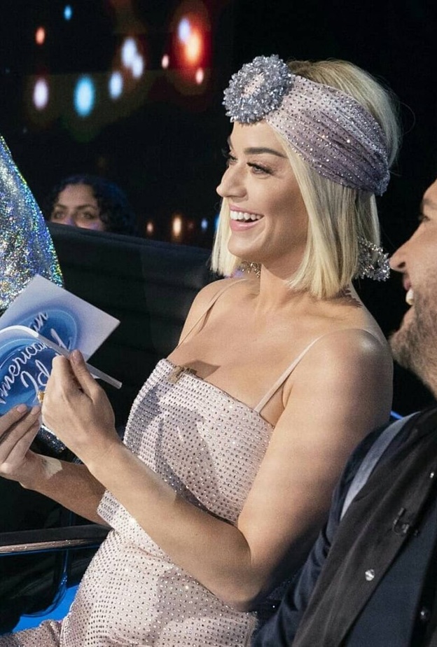 يبدو أن كيتي بيري أمضت أوقات ممتعة في برنامج American Idol يوم أمس