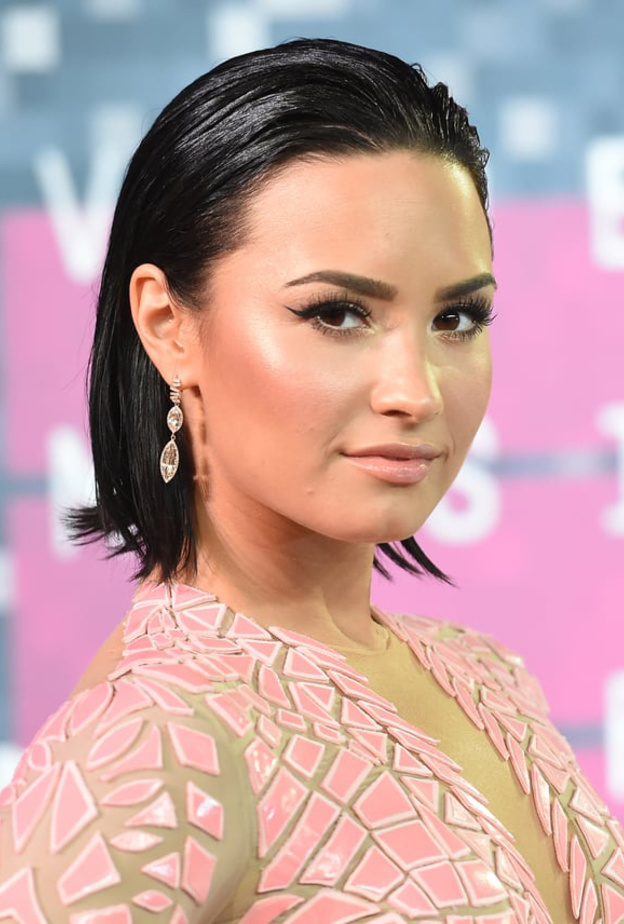 أجمل إطلالات مكياج مستوحاه من مكياج ديمي لوفاتو